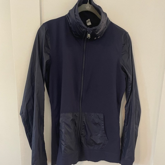 Underarmor workout jacket - Picture 2 of 3